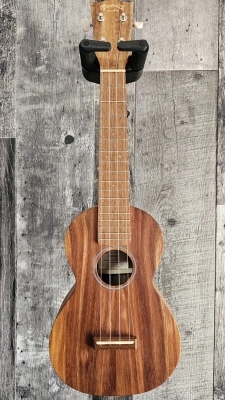 MARTIN SOLID KOA CONCERT UKULELE W/B